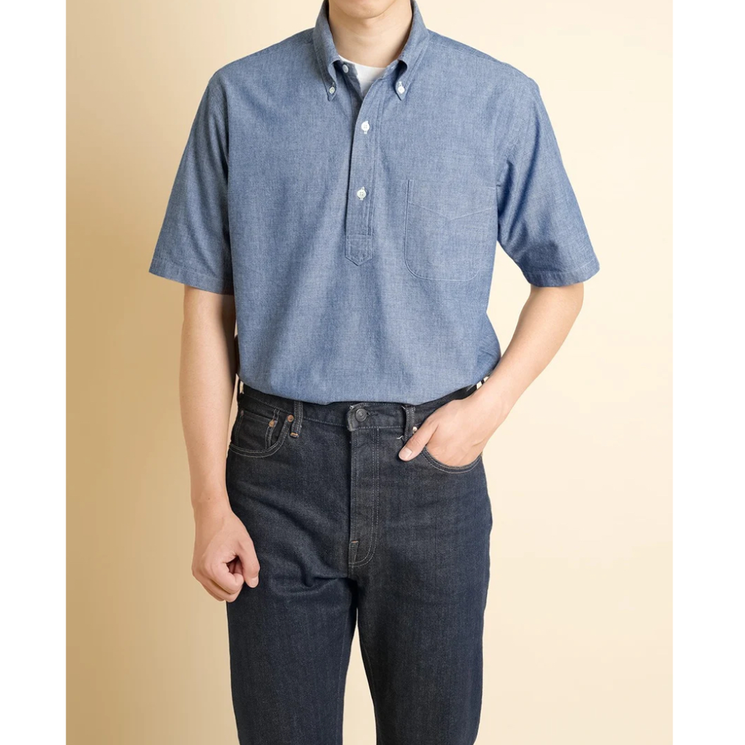 Kamakura short sleeve pop-over shirt in chambray fabric showing a casual, lightweight men's or women's shirt with a collar and button front.