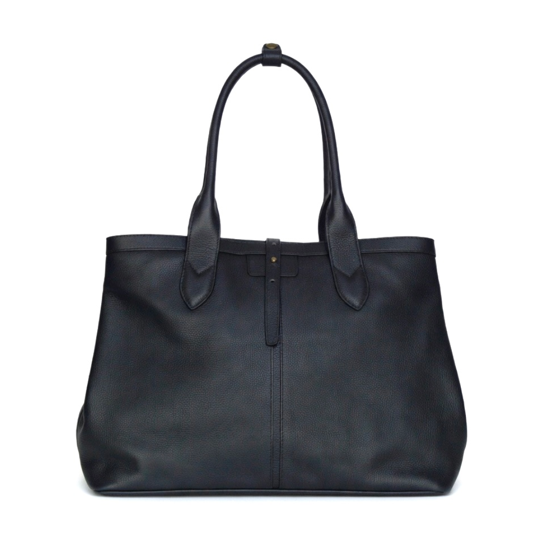 Black leather Adam’s Peach 050 Tote bag with minimalist design and sturdy handles, perfect for everyday accessories.