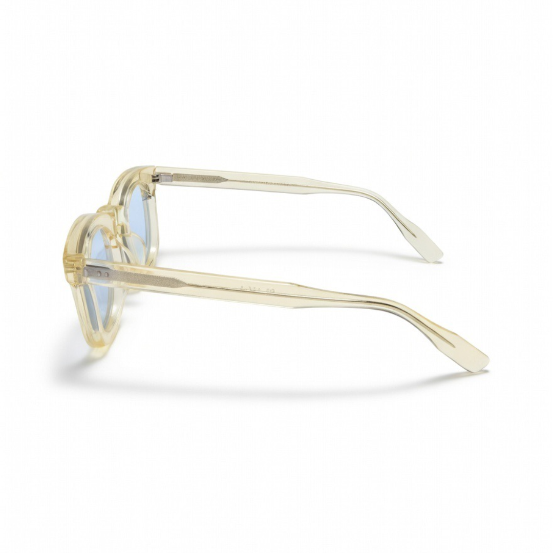 Guepard Guépard GP-17 sunglasses with champagne frame and blue lenses, stylish accessories for sun protection.