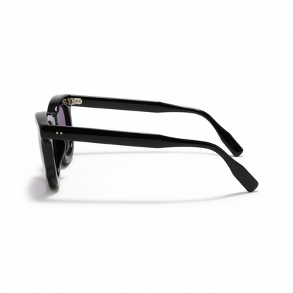 Guépard GP-17 accessories with black frame and purple lenses, showcasing sleek design and vibrant lens color.