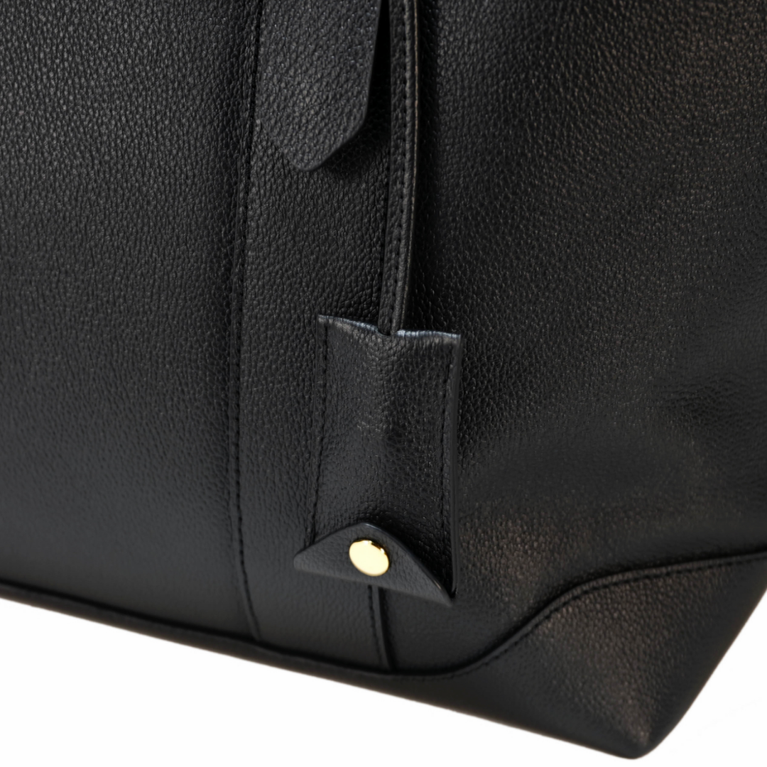 Black leather Adam’s Peach 055 tote bag with sleek design and sturdy handles, showcasing a stylish accessory for everyday use.
