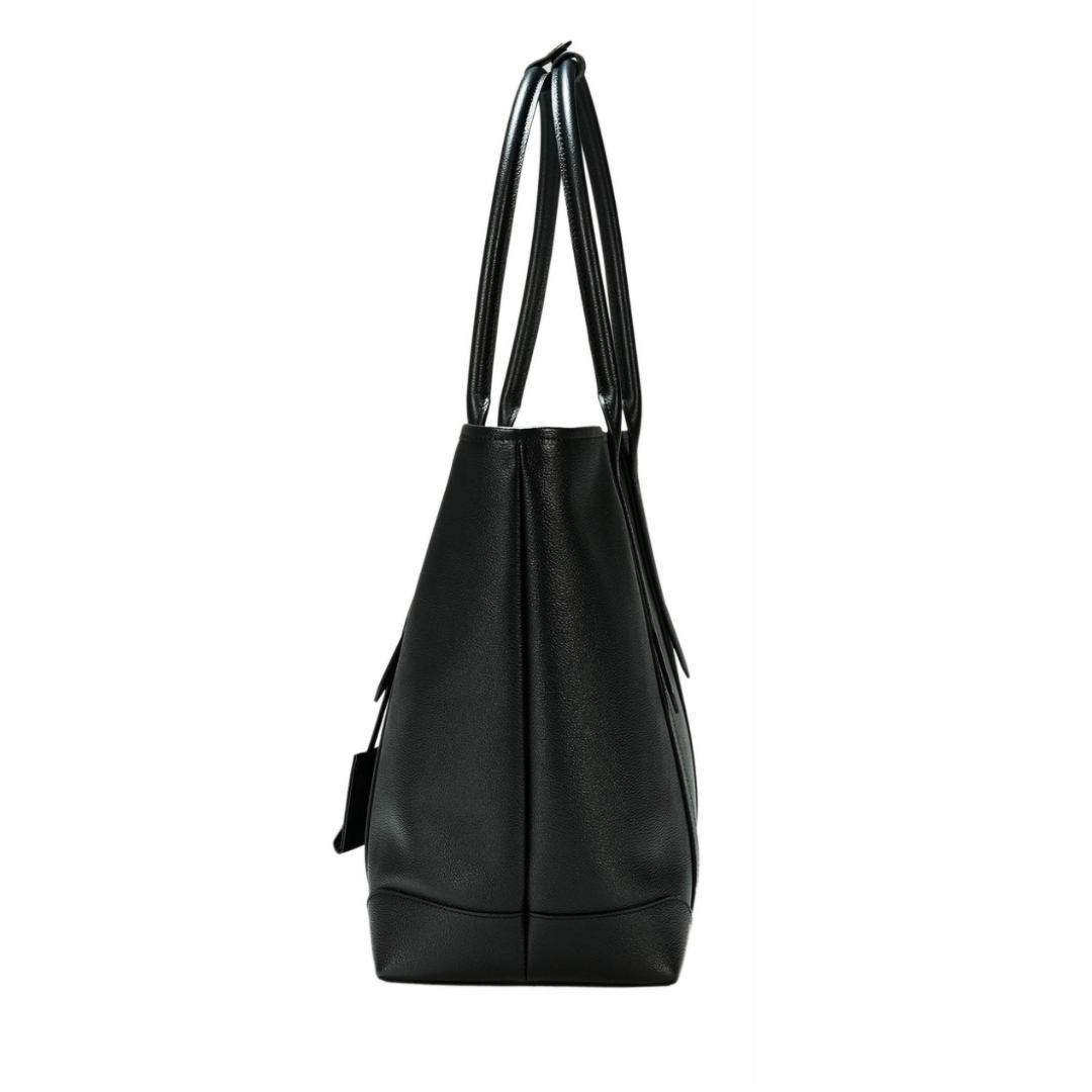 Black leather Adam’s Peach 055 Tote bag with sleek design and sturdy handles, perfect for stylish accessories.