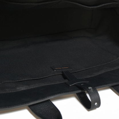 Black leather Adam’s Peach 050 Tote bag, stylish accessory with sleek design and spacious interior for everyday use.