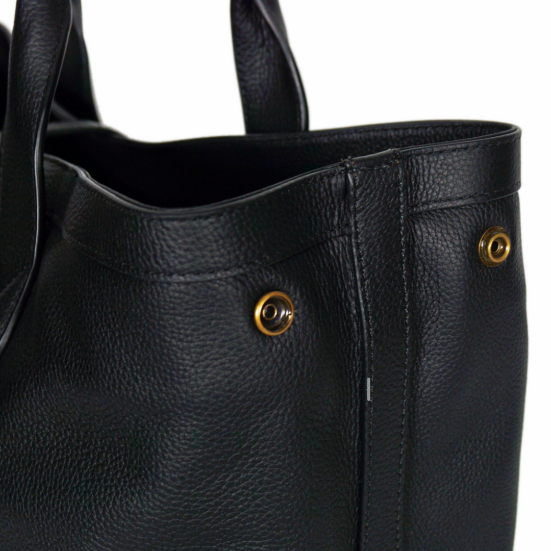 Black leather Adam’s Peach 050 Tote bag, stylish accessory with sleek design and spacious interior for everyday use